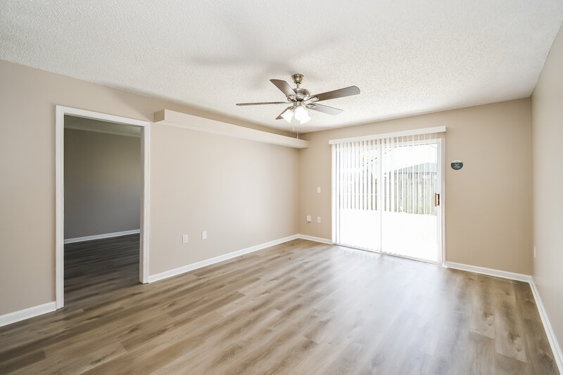 2,520/Mo, 6740 Newgate Cir E Jacksonville, FL 32244 Living Room View