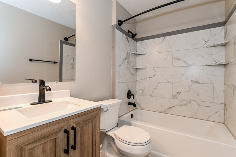 2,055/Mo, 184 King Arthur Ct Saint Augustine, FL 32086 Bathroom View 2