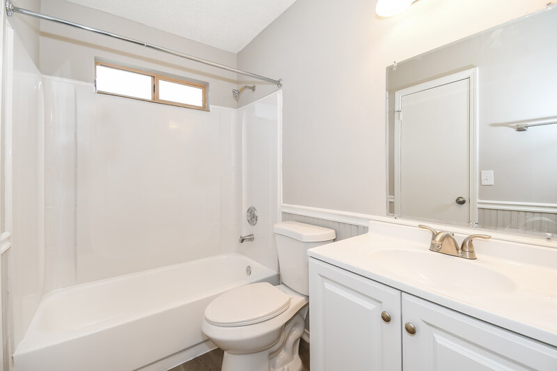 2,580/Mo, 1283 Independence Dr Orange Park, FL 32065 Main Bathroom View