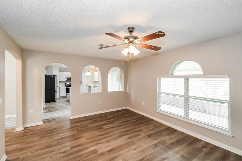 2,200/Mo, 7331 Spring Hill Rd Jacksonville, FL 32244 Living Room View 2