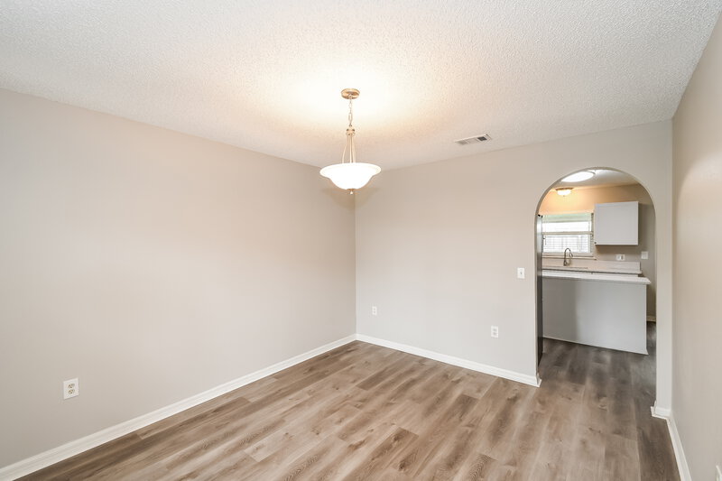 2,200/Mo, 7331 Spring Hill Rd Jacksonville, FL 32244 Dining Room View