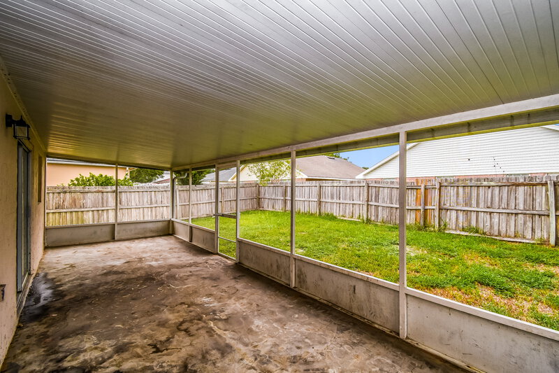2,200/Mo, 7331 Spring Hill Rd Jacksonville, FL 32244 Sun Room View