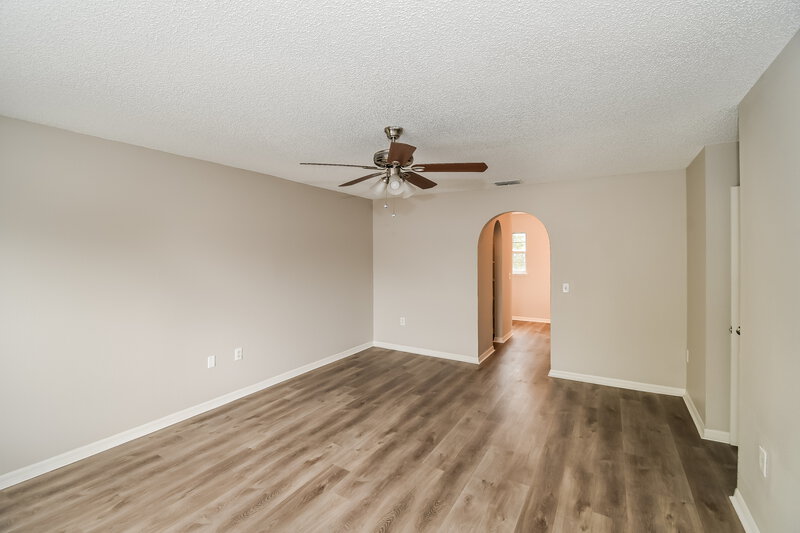 2,200/Mo, 7331 Spring Hill Rd Jacksonville, FL 32244 Main Bedroom View 2