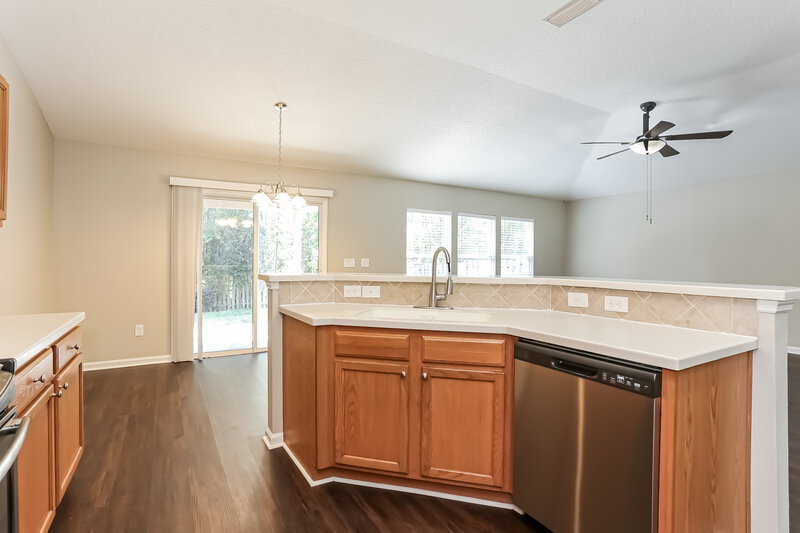 2,290/Mo, 75245 Ravenwood Dr Yulee, FL 32097 Kitchen View 2