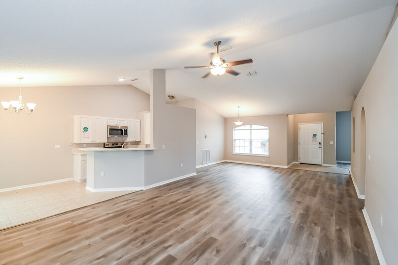 2,620/Mo, 7330 Overland Park Blvd Jacksonville, FL 32244 Living Room View
