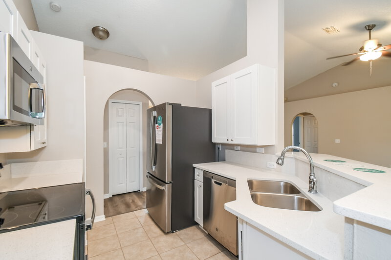 2,620/Mo, 7330 Overland Park Blvd Jacksonville, FL 32244 Kitchen View