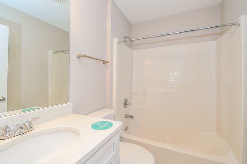 2,620/Mo, 7330 Overland Park Blvd Jacksonville, FL 32244 Bathroom View 2