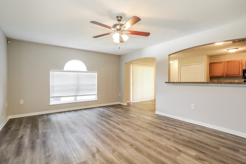 2,000/Mo, 5633 English Oak Dr S Jacksonville, FL 32244 Living Room View 2