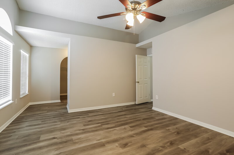 2,000/Mo, 5633 English Oak Dr S Jacksonville, FL 32244 Main Bedroom View 2
