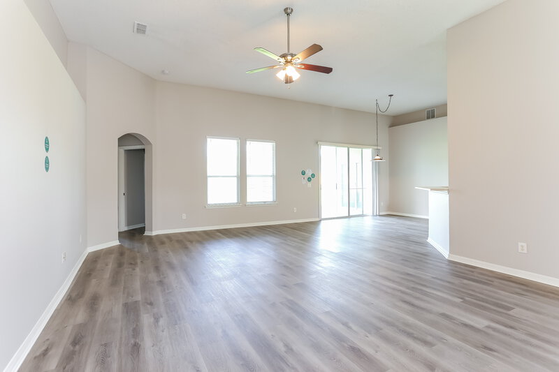 2,055/Mo, 10334 Planters Wood Dr Jacksonville, FL 32218 Living Room View 2