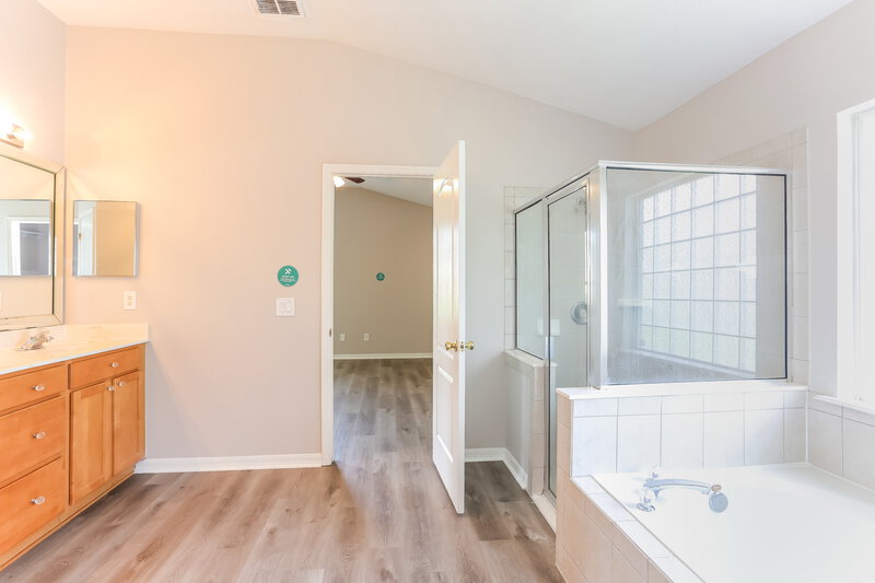 2,055/Mo, 10334 Planters Wood Dr Jacksonville, FL 32218 Main Bathroom View