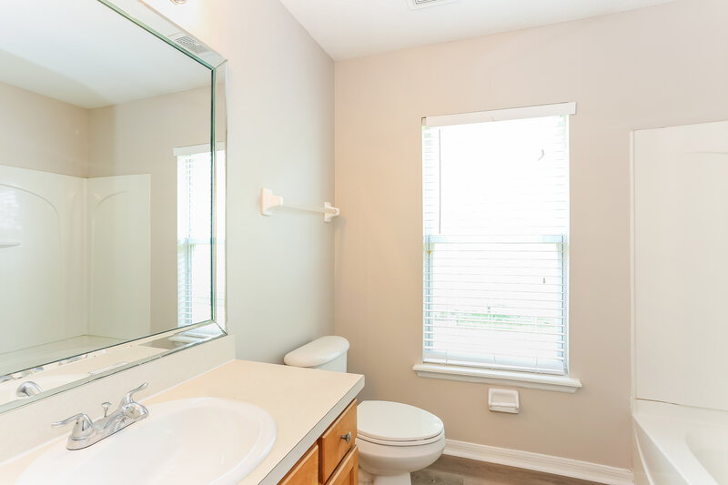 2,055/Mo, 10334 Planters Wood Dr Jacksonville, FL 32218 Bathroom View