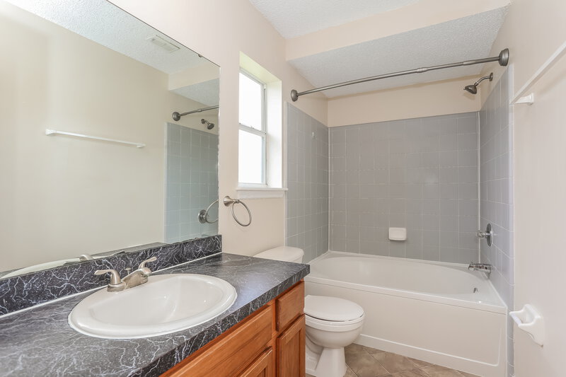 1,945/Mo, 2141 Ardencroft Dr Jacksonville, FL 32246 Main Bathroom View