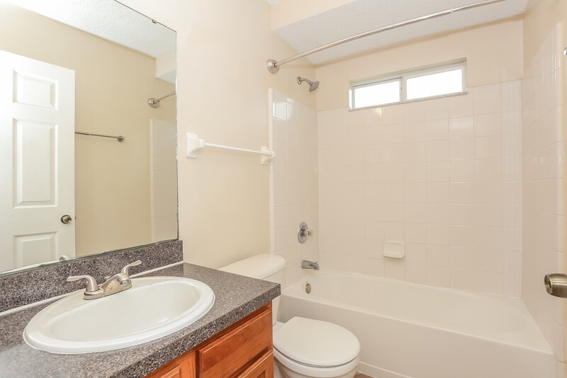 1,945/Mo, 2141 Ardencroft Dr Jacksonville, FL 32246 Bathroom View