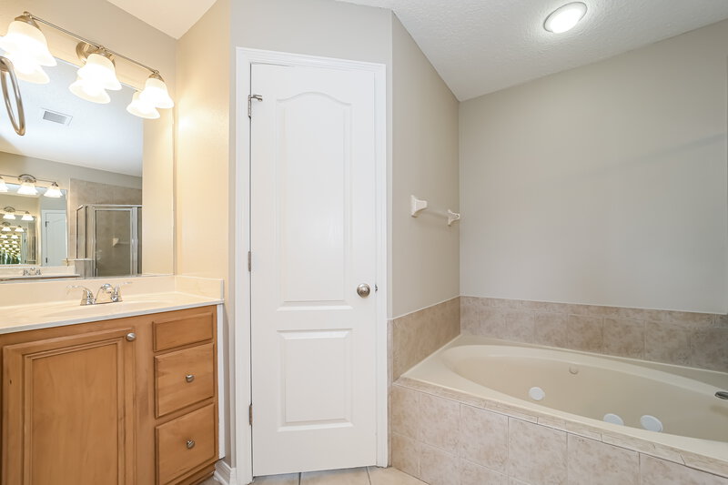 2,655/Mo, 3017 Captiva Bluff Rd N Jacksonville, FL 32226 Main Bathroom View