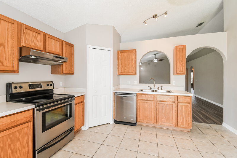 2,450/Mo, 3608 Alec Dr Middleburg, FL 32068 Kitchen View 2