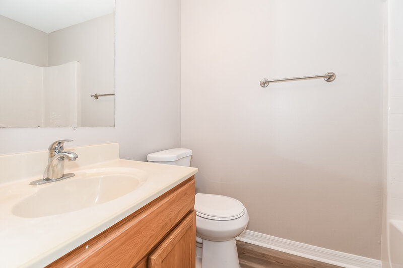 2,450/Mo, 3608 Alec Dr Middleburg, FL 32068 Main Bathroom View