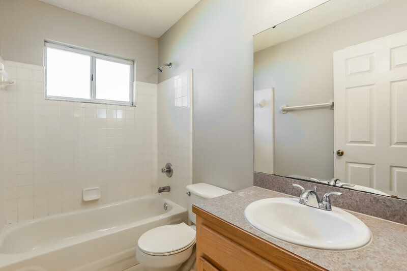 2,005/Mo, 515 Charles Pinckney St Orange Park, FL 32073 Bathroom View