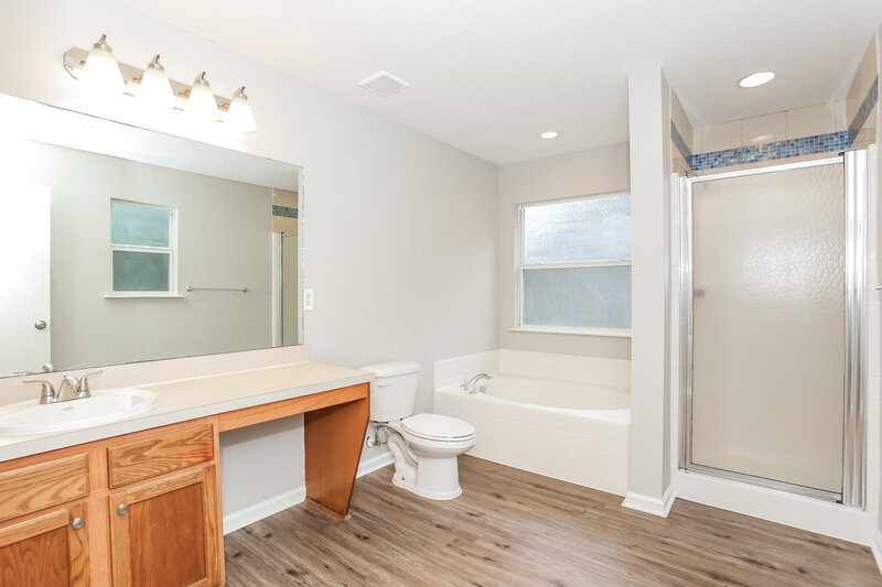 1,795/Mo, 5736 Birds Nest Ln Jacksonville, FL 32222 Main Bathroom View