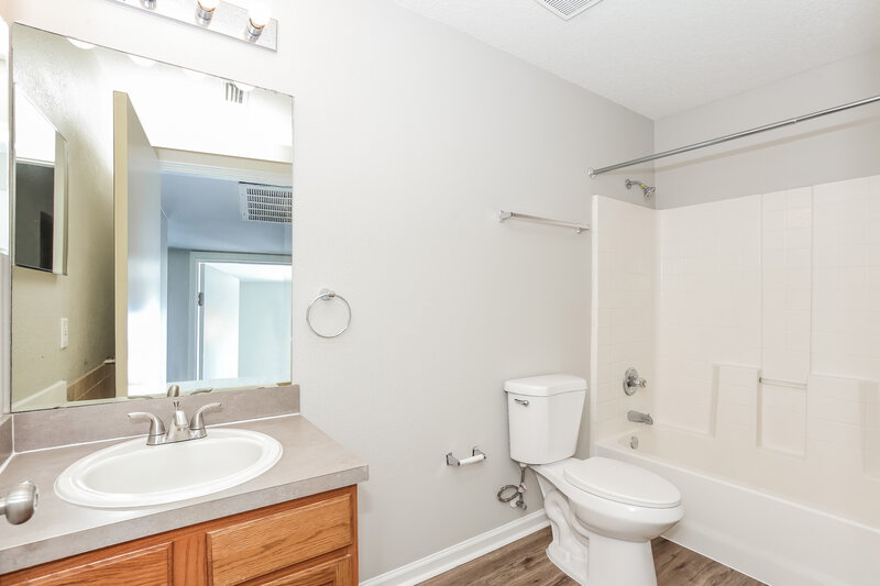 1,795/Mo, 5736 Birds Nest Ln Jacksonville, FL 32222 Bathroom View