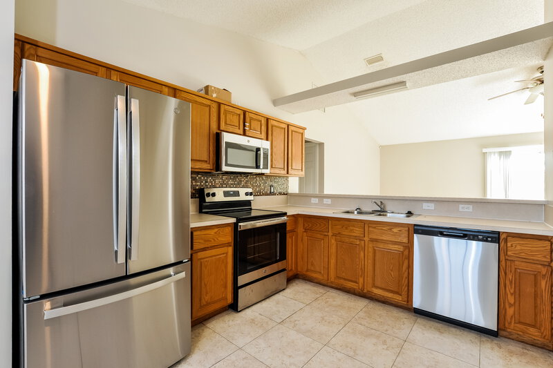 1,905/Mo, 1371 Summerbrook Dr Middleburg, FL 32068 Kitchen View