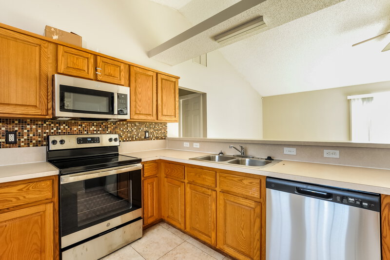 1,905/Mo, 1371 Summerbrook Dr Middleburg, FL 32068 Kitchen View 2