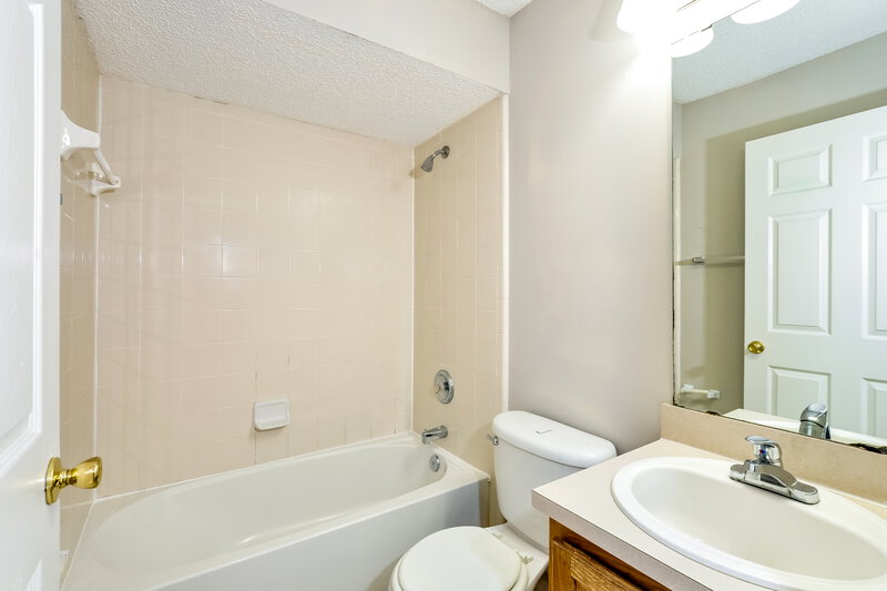 1,905/Mo, 1371 Summerbrook Dr Middleburg, FL 32068 Main Bathroom View 2