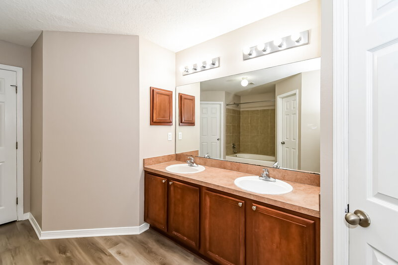 2,465/Mo, 1936 Firefly Dr Green Cove Springs, FL 32043 Main Bathroom View