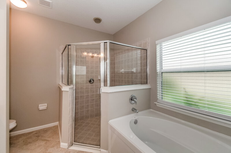2,535/Mo, 96197 Ridgewood Cir Fernandina Beach, FL 32034 Main Bathroom View