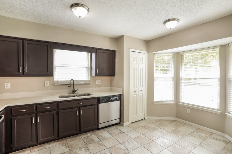 1,580/Mo, 1903 Farm Way Middleburg, FL 32068 Kitchen View 2
