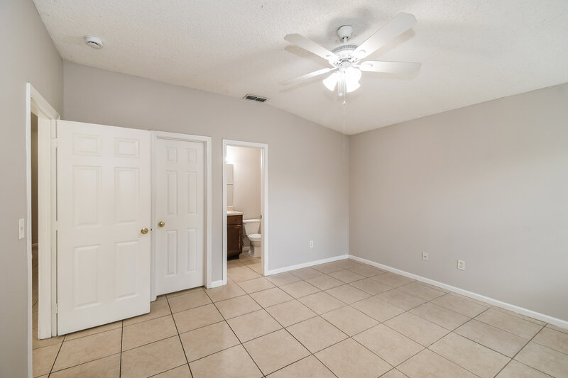 2,300/Mo, 3341 Volley Dr Jacksonville, FL 32277 Main Bedroom View 2