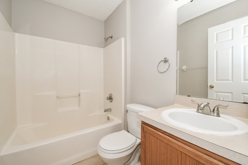 2,300/Mo, 3341 Volley Dr Jacksonville, FL 32277 Bathroom View