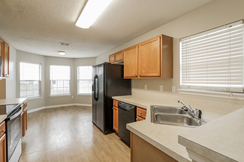 1,805/Mo, 2045 Hunters Trace Cir Middleburg, FL 32068 Kitchen View 2
