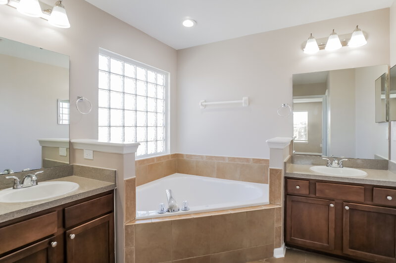 3,590/Mo, 905 Las Navas Pl St Augustine, FL 32092 Main Bathroom View