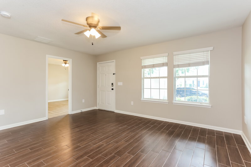 1,615/Mo, 3248 Roundabout Dr Middleburg, FL 32068 Living Room View