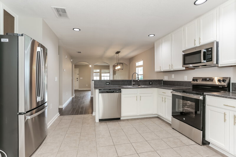 1,615/Mo, 3248 Roundabout Dr Middleburg, FL 32068 Kitchen View 2