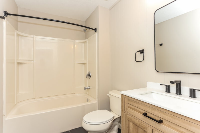 1,615/Mo, 3248 Roundabout Dr Middleburg, FL 32068 Main Bathroom View