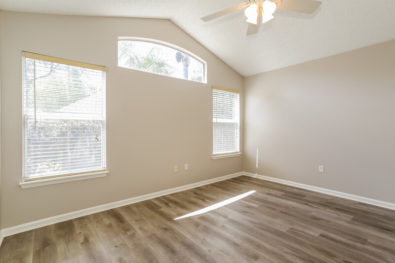 2,220/Mo, 265 Maplewood Dr Saint Johns, FL 32259 Main Bedroom View 2