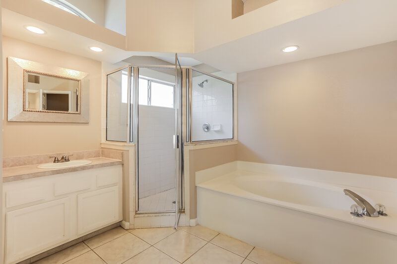 2,220/Mo, 265 Maplewood Dr Saint Johns, FL 32259 Main Bathroom View