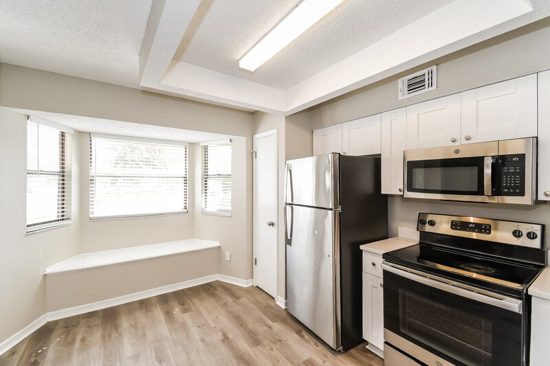 2,040/Mo, 4685 Wassail Dr Jacksonville, FL 32257 Kitchen View 3