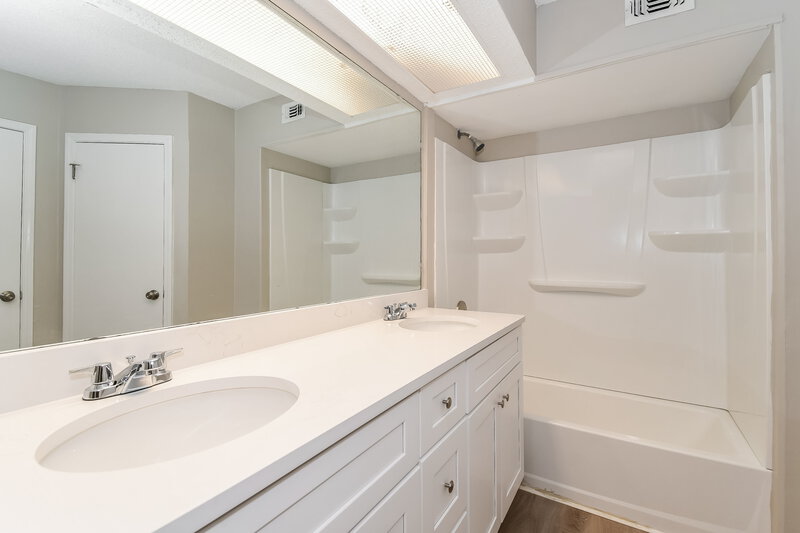 2,040/Mo, 4685 Wassail Dr Jacksonville, FL 32257 Main Bathroom View