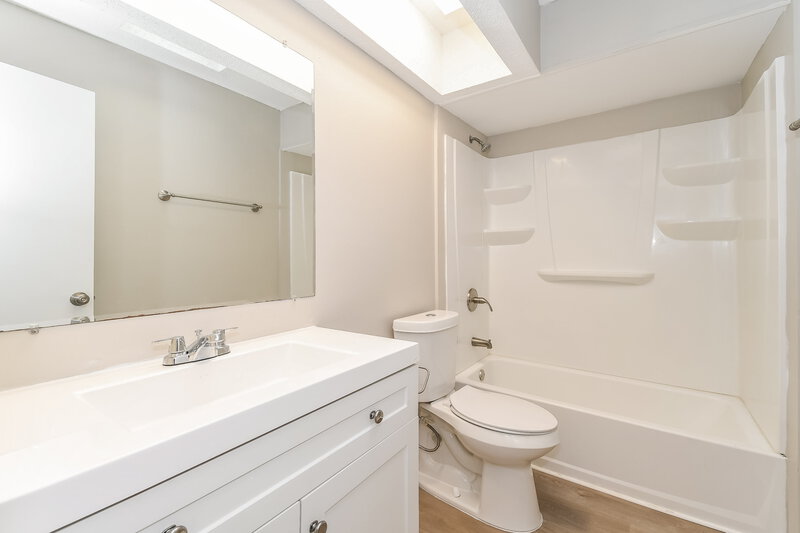 2,040/Mo, 4685 Wassail Dr Jacksonville, FL 32257 Bathroom View