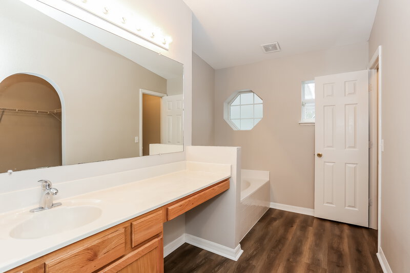 1,745/Mo, 9350 Lockheed Ln Jacksonville, FL 32221 Main Bathroom View