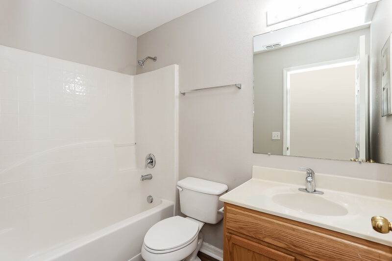 1,745/Mo, 9350 Lockheed Ln Jacksonville, FL 32221 Bathroom View