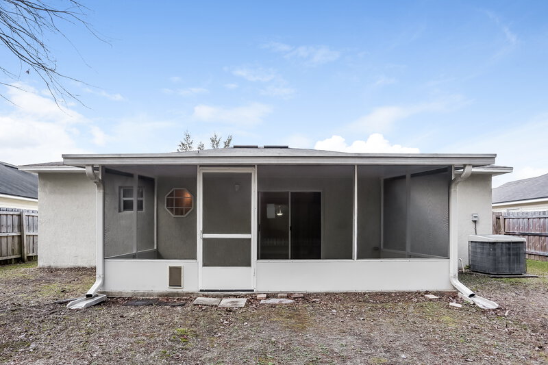 1,745/Mo, 9350 Lockheed Ln Jacksonville, FL 32221 Rear View
