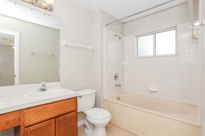 1,985/Mo, 538 Fallen Timbers Dr Orange Park, FL 32073 Main Bathroom View
