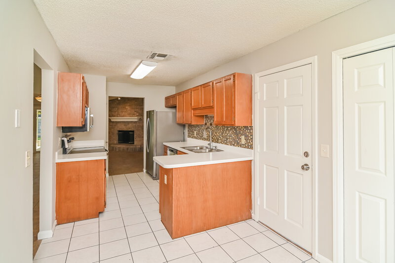 2,940/Mo, 4359 Hollygate Dr Jacksonville, FL 32258 Kitchen View