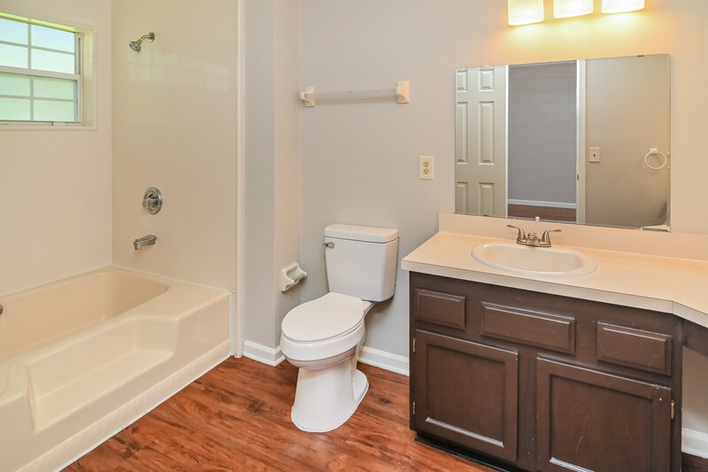 2,940/Mo, 4359 Hollygate Dr Jacksonville, FL 32258 Main Bathroom View