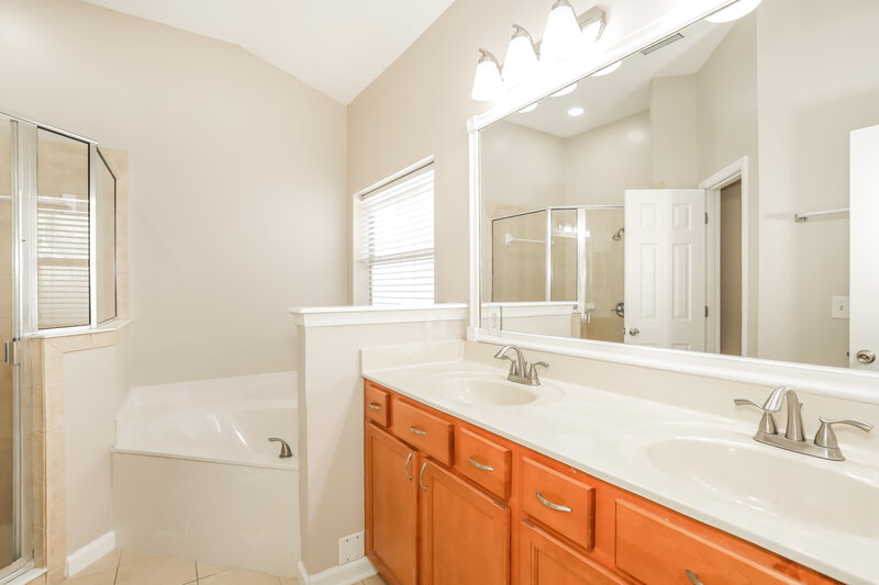 2,235/Mo, 1516 Tawny Marsh Ct St Augustine, FL 32092 Main Bathroom View
