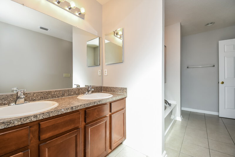 1,905/Mo, 6223 Bonita Cove Rd Jacksonville, FL 32222 Main Bathroom View